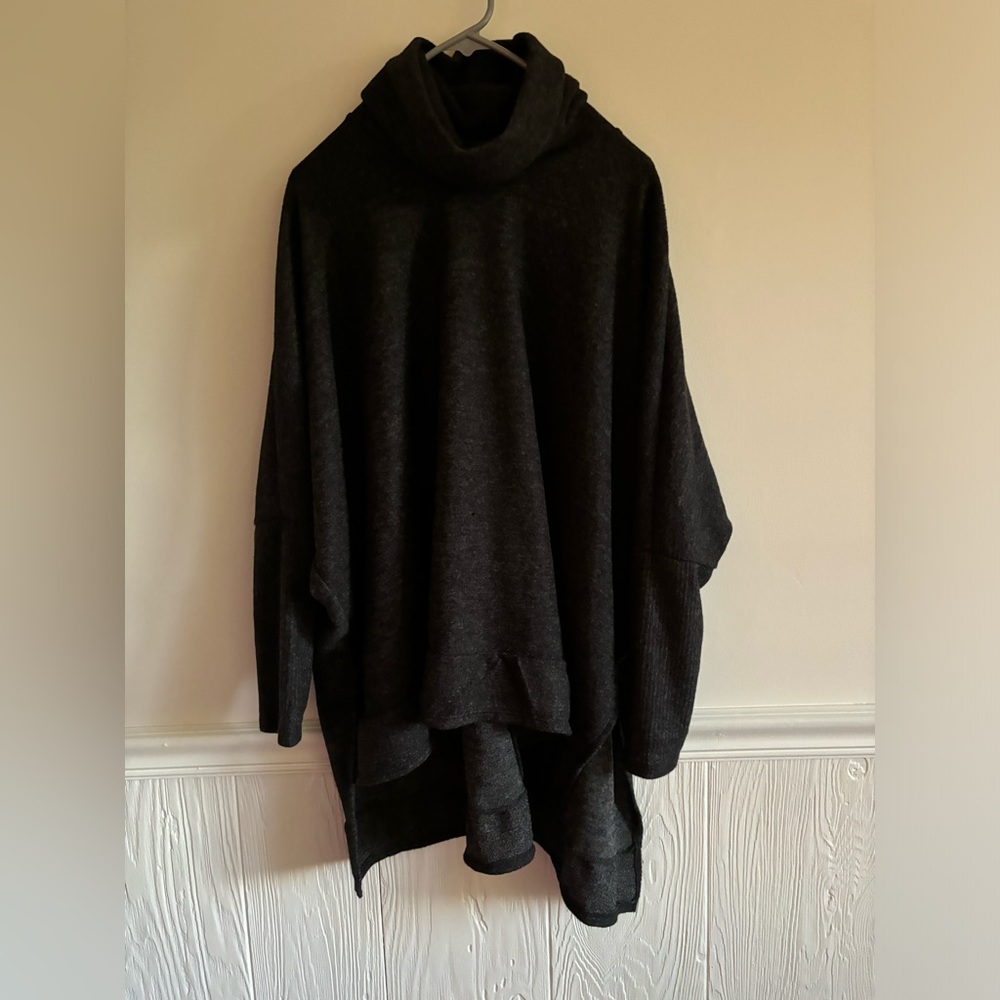 kld Becca sweater brand new w/ tags SIZE S/M